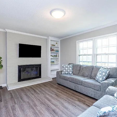 3Br Kid Friendly Fenced In Swingset Villa